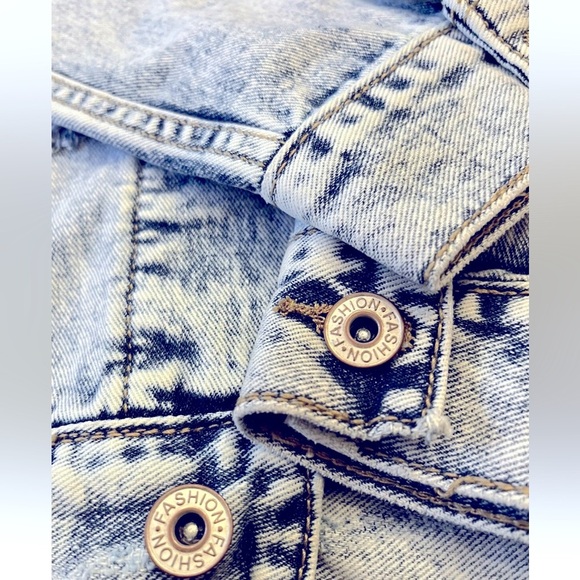 Canton Walker Women's acid washed distressed jean jacket with black lace back L - Picture 7 of 17